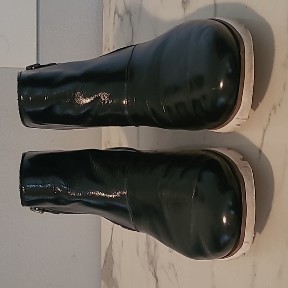 Sorel Harlow Black Waterproof Patent Leather Chelsea Zip Ankle Boots Wmns 8 - Picture 4 of 13